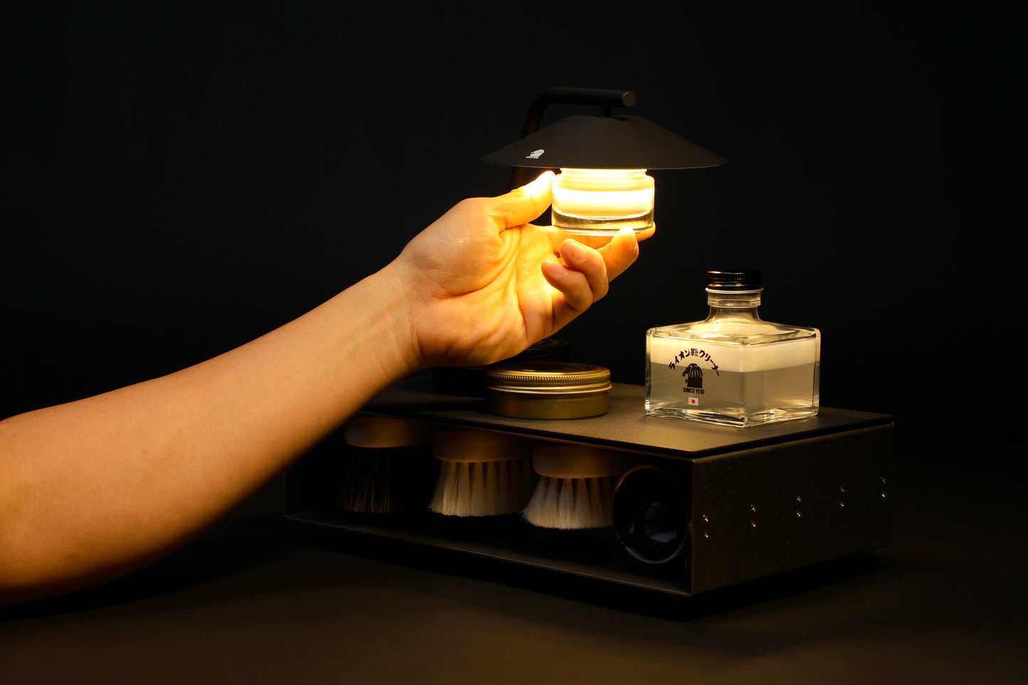 Lion Heritage Shine Chest