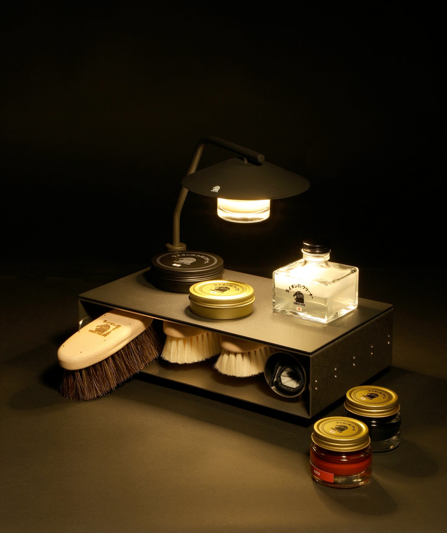 Lion Heritage Shine Chest