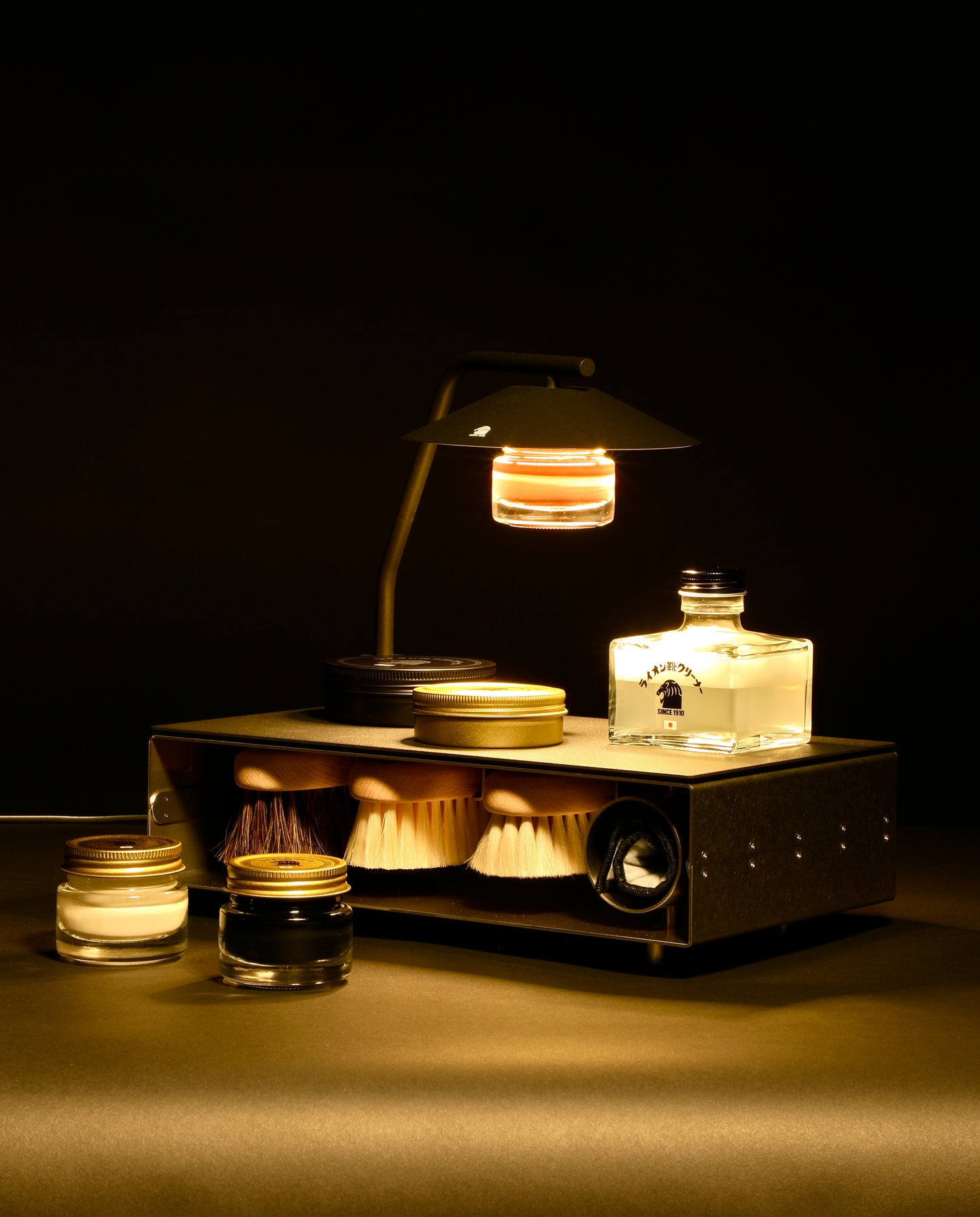 Lion Heritage Shine Chest