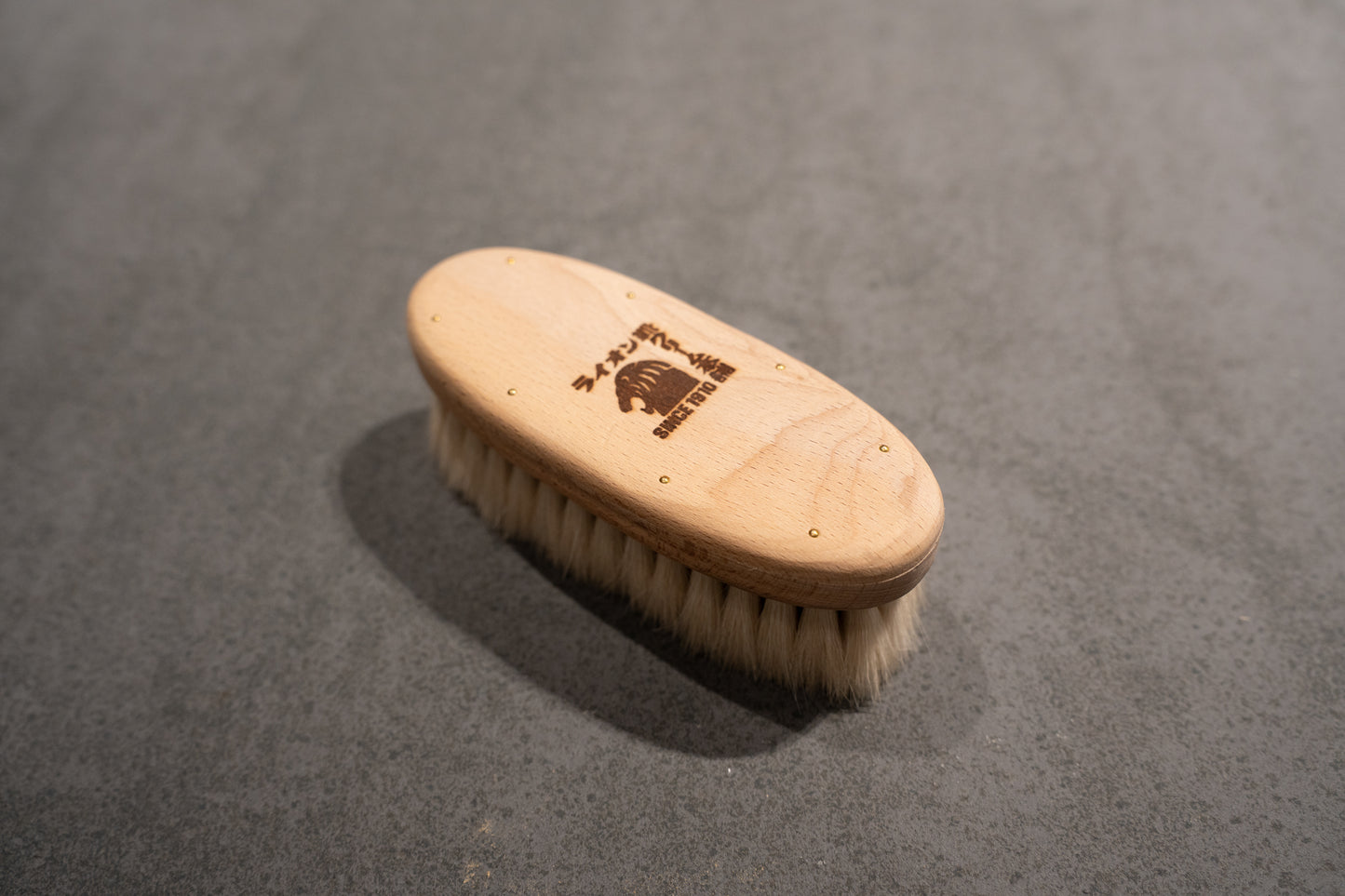 手植え山羊毛ブラシ