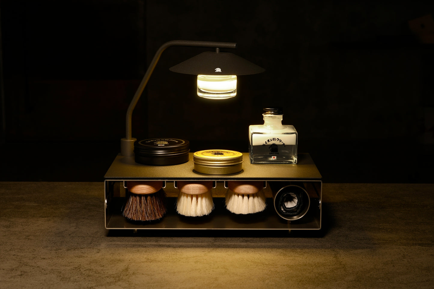 Lion Heritage Shine Chest